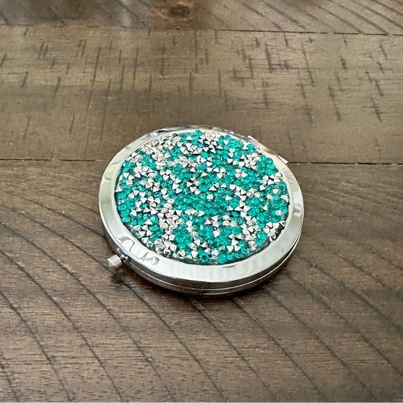 NEW!! Glam Compact Mirror - Picture 5 of 13